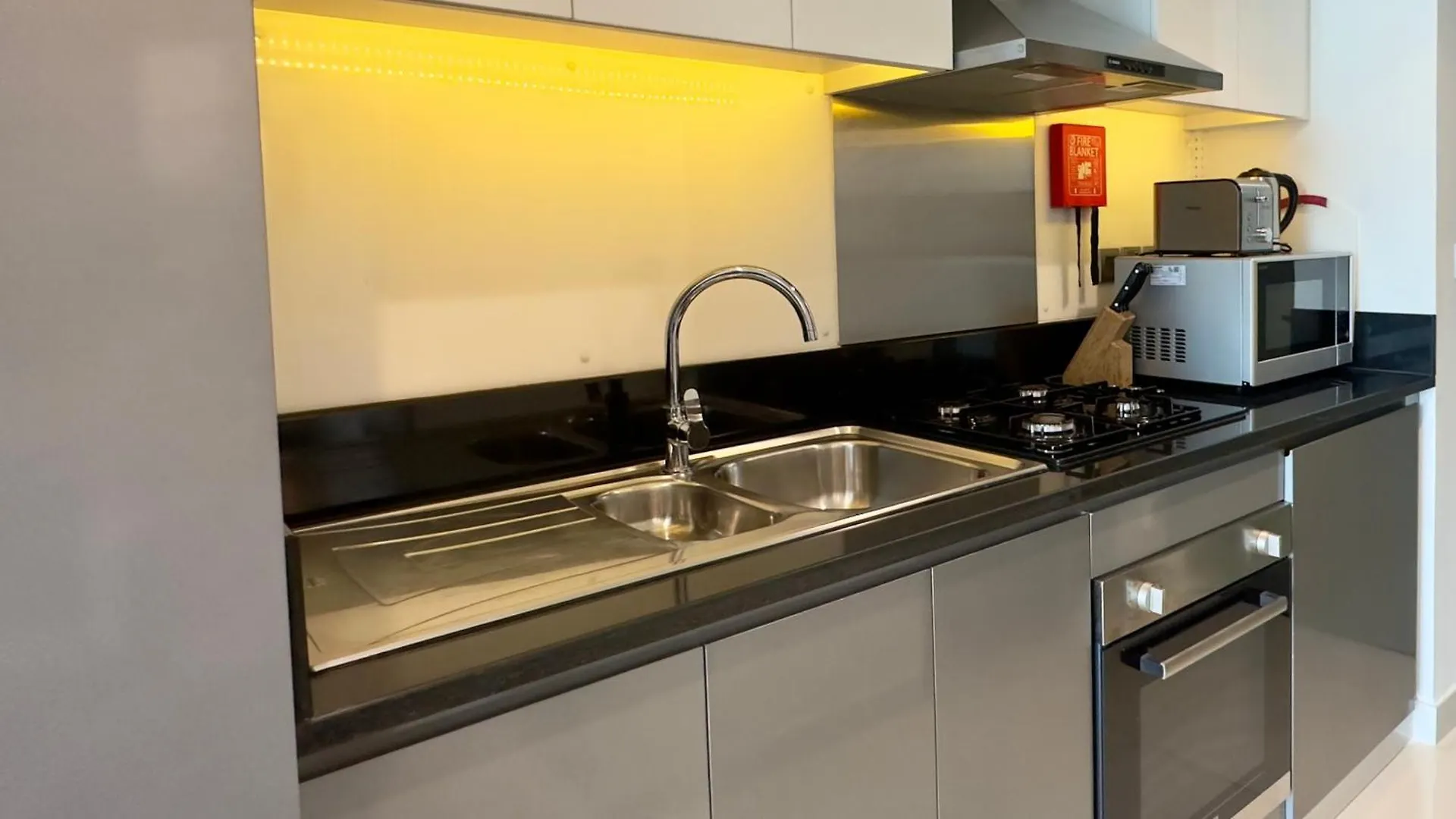 Sleek & Stylish Studio At Damac Maison Prive By Bhavan Vacation Homes Dubai