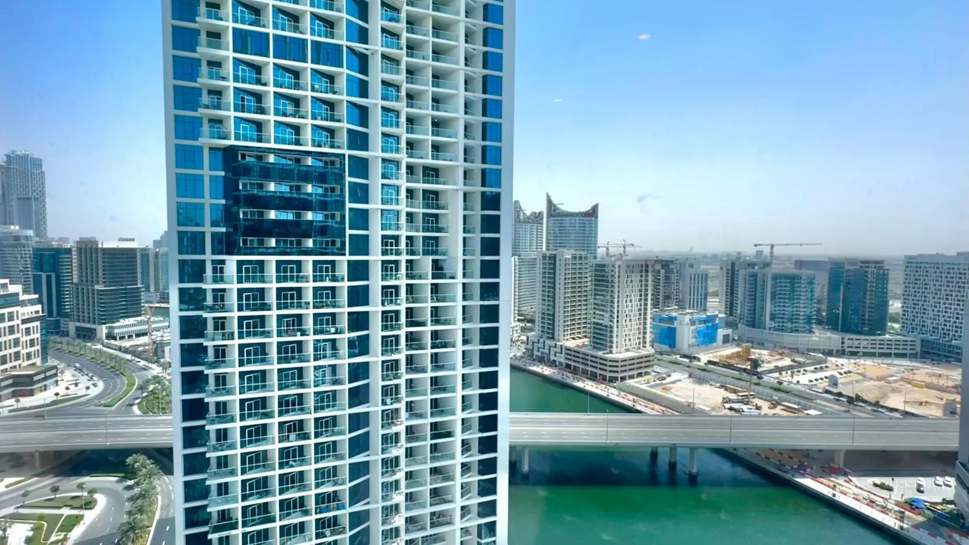 公寓 Sleek & Stylish Studio At Damac Maison Prive By Bhavan Vacation Homes 迪拜 阿拉伯联合酋长国